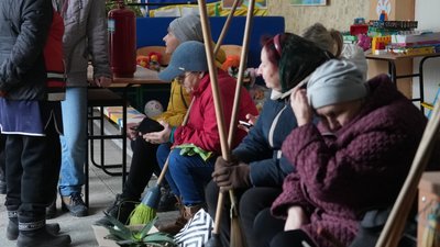 Люди в пункті незламності