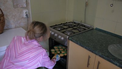 "Поки відпустили додому перепочити". Як готували великодні гостинці для військової частини "Поки відпустили додому перепочити". Як готували великодні гостинці для військової частини