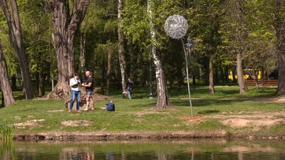 У центральному парку Івано-Франківська встановили металеві скульптури коваля з Бердянська Олександра Шапошника У центральному парку Івано-Франківська встановили металеві скульптури коваля з Бердянська Олександра Шапошника