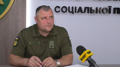 Старший офіцер мобілізаційного відділу обласного центру комплектування Сергій Лаврик Старший офіцер мобілізаційного відділу обласного центру комплектування Сергій Лаврик