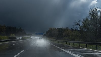 На Херсонщині через негоду пошкоджено обладнання обленерго і знеструмлено понад 50 населених пунктів