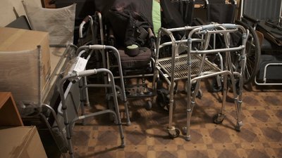 Інвалідні візки, ходунки й ортопедичні ліжка: у Вінниці діє безкоштовний прокат для людей з інвалідністю Інвалідні візки, ходунки й ортопедичні ліжка: у Вінниці діє безкоштовний прокат для людей з інвалідністю