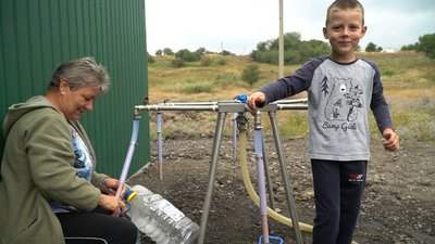 Бурять свердловини та будують водогін: як у Томаківці живуть без централізованого водопостачання Бурять свердловини та будують водогін: як у Томаківці живуть без централізованого водопостачання