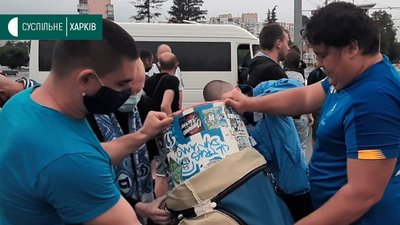Перед грою Динамо-Ворскла у Харкові команди зустріли фани киян Перед грою Динамо-Ворскла у Харкові команди зустріли фани киян