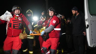 Червоний Хрест на місці удару по Шевченківському району Харкова, 23 листопада 2025 року