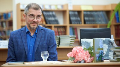 В Івано-Франківську Тарас Голей презентував дебютну збірку поезій "Цвіт катальпи" В Івано-Франківську Тарас Голей презентував дебютну збірку поезій "Цвіт катальпи"