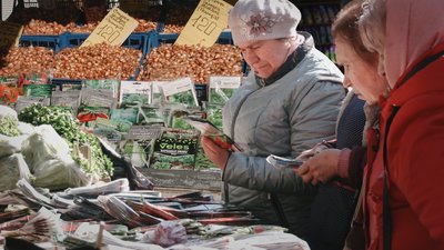 Рівняни купують насіння на ринках міста