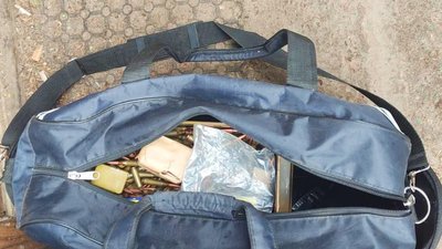 Автомат Калашникова, півтори тисячі набоїв: двох чернігівців викрили на незаконному зберіганні зброї