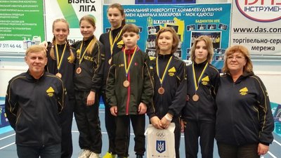 Юні бадмінтоністи Дніпропетровщини здобули дев'ять медалей на чемпіонаті України