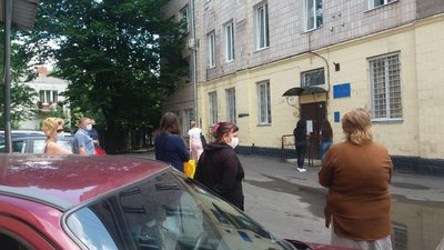У Луцьку – черга на здачу тесту на коронавірус У Луцьку – черга на здачу тесту на коронавірус