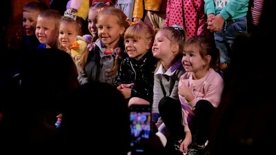 Рівненський театр ляльок відновив виїзні вистави у дитсадках Рівненський театр ляльок відновив виїзні вистави у дитсадках