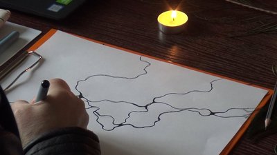 "Долають наслідки війни". У Шостці організували заняття з арттерапії "Долають наслідки війни". У Шостці організували заняття з арттерапії