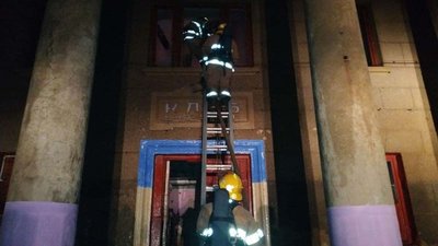 На Одещині горів закинутий будинок культури: вогонь охопив 2500 кв.м