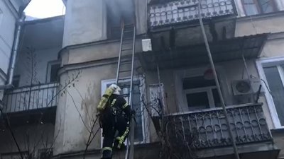 Пожежа у пам'ятці архітектури: одна людина померла, трьох евакуювали Пожежа у пам'ятці архітектури: одна людина померла, трьох евакуювали
