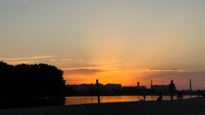 Захід сонця на пляжі Хмельницького