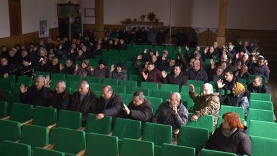 У громаді на Франківщині люди виступили проти передачі сміттєзвалища в управління інвестору У громаді на Франківщині люди виступили проти передачі сміттєзвалища в управління інвестору