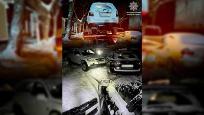 У Чернігові патрульні зупинили водія, який протаранив авто у дворі