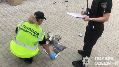 Вибиті вікна та уламки на подвір'ї: наслідки нічної атаки по Одещині Вибиті вікна та уламки на подвір'ї: наслідки нічної атаки по Одещині