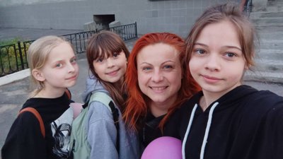 "Кожна сім'я — це розповідь про біль": вінничанка Вікторія Чешківська про волонтерство, Ірпінь та допомогу переселенцям "Кожна сім'я — це розповідь про біль": вінничанка Вікторія Чешківська про волонтерство, Ірпінь та допомогу переселенцям