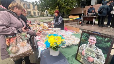 У Черкасах відкрили благодійний ярмарок памʼяті Ярослава Стрільця