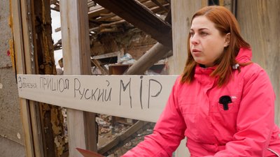 Жителька Чернігова, яка втратила родину під час авіанальоту, відкрила збір на пам'ятник