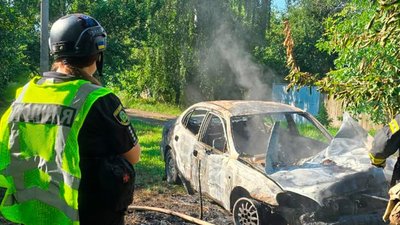 Дрон РФ вдарив по цивільній автівці