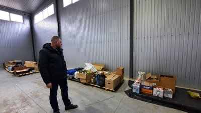 Волонтери з Тернопільщини передають автомобілі військовим Волонтери з Тернопільщини передають автомобілі військовим