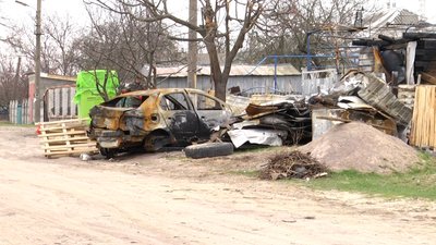 На Житомирщині у палаючому підвалі гаражу 40 хвилин перебували діти, які сховалися від авіаударів На Житомирщині у палаючому підвалі гаражу 40 хвилин перебували діти, які сховалися від авіаударів