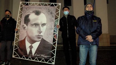 У Херсоні відбулась акція до дня народження Степана Бандери У Херсоні відбулась акція до дня народження Степана Бандери