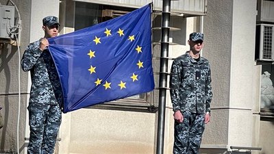 В Одесі до Дня Європи урочисто підняли прапори Євросоюзу В Одесі до Дня Європи урочисто підняли прапори Євросоюзу