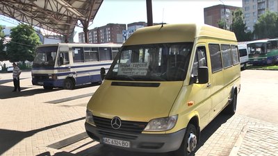 Посадовець Укртрансбезпеки пояснив, чому у салонах громадського транспорту Хмельниччини брудно