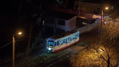 В Одесі відбувся різдвяний парад трамваїв та тролейбусів В Одесі відбувся різдвяний парад трамваїв та тролейбусів