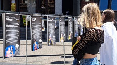 "Втрачене дитинство". У Дніпрі влаштували виставку присвячену дітям, які загинули через російську агресію "Втрачене дитинство". У Дніпрі влаштували виставку присвячену дітям, які загинули через російську агресію