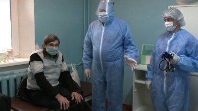 "Ями на дорозі поки стерпимо": як в Барвінковому лікують COVID без опорного медзакладу в громаді