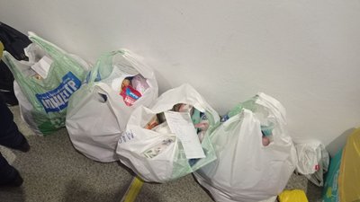 Овочі, ковбаса та засоби гігієни – сумчани отримують гуманітарні пакунки Овочі, ковбаса та засоби гігієни – сумчани отримують гуманітарні пакунки