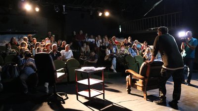 У Херсоні учасники аукціону знайомились зі своїми ролями у виставі "12 стільців" У Херсоні учасники аукціону знайомились зі своїми ролями у виставі "12 стільців"