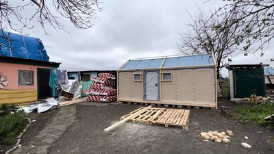 У Посад-Покровському, що на Херсонщині, встановлюють модульні будинки У Посад-Покровському, що на Херсонщині, встановлюють модульні будинки