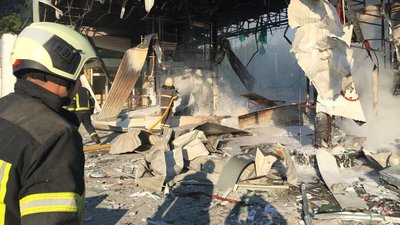 Окупанти РФ вдарили по Чугуєву на Харківщині: пошкоджені будинки Окупанти РФ вдарили по Чугуєву на Харківщині: пошкоджені будинки