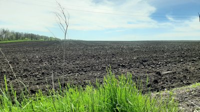 "Смуга до траси, немов поверхня Місяця": на Харківщині фермер дроном виявляє міни на полях "Смуга до траси, немов поверхня Місяця": на Харківщині фермер дроном виявляє міни на полях