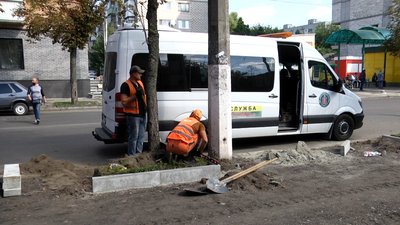 У Житомирі на вулиці Покровській комунальники розпочали ремонт тротуарів У Житомирі на вулиці Покровській комунальники розпочали ремонт тротуарів