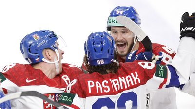 Хокеїсти збірної Чехії відзначають переможний гол у фіналі ЧС-2024.