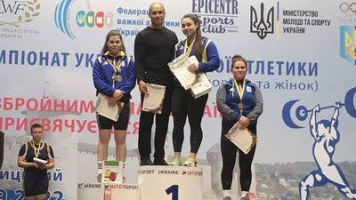 Спортсменка з Кіровоградщини здобула дві золоті медалі і одну срібну на Чемпіонаті України з важкої атлетики
