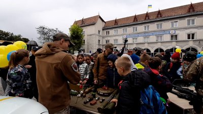 В Івано-Франківську відбулася акція "День з рятівником і поліцейським"