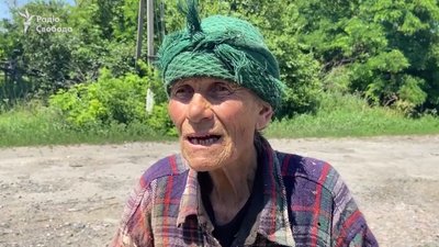 "Я впала, вросла в асфальт, а кругом вирви": жителька Грушувахи на Харківщині — про обстріли села