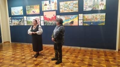 Міста-герої України на картинах з клаптиків: у Черкасах презентували виставку Міста-герої України на картинах з клаптиків: у Черкасах презентували виставку