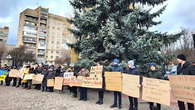 Майже сотня волинян вийшли на акцію "Не мовчи! Полон вбиває!"