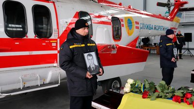 У Ніжині попрощалися з екіпажем, який загинув у авіакатастрофі гвинтокрилу в Броварах У Ніжині попрощалися з екіпажем, який загинув у авіакатастрофі гвинтокрилу в Броварах