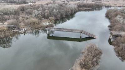 Російські військові зруйнували міст через Сейм на Сумщині Російські військові зруйнували міст через Сейм на Сумщині