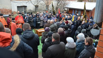 На Тернопільщині попрощалися з трьома загиблими бійцями На Тернопільщині попрощалися з трьома загиблими бійцями