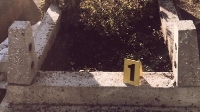 Крали металеві огорожі на цвинтарі: на Прикарпатті правоохоронці затримали двох вандалів